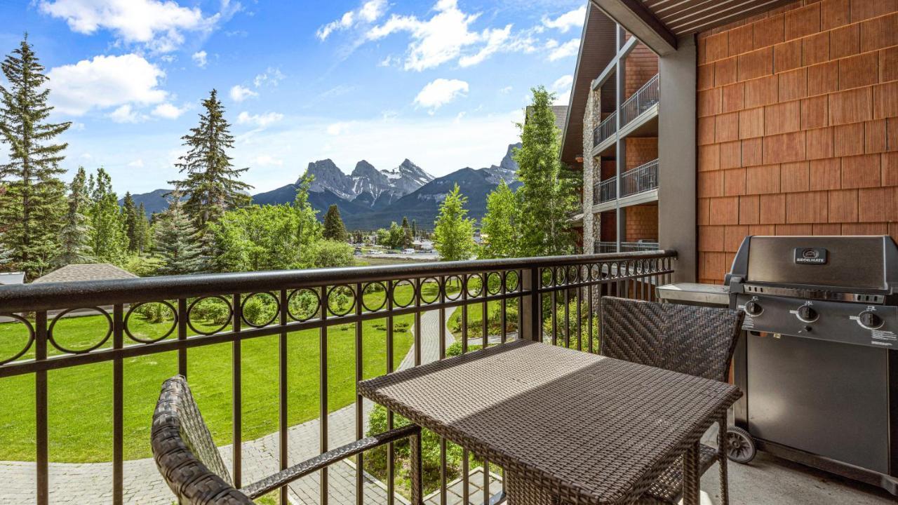 Outstanding Mountain Condo Waterslide And Hot Tub Managed By Little Sister Getaways Canmore Exteriör bild
