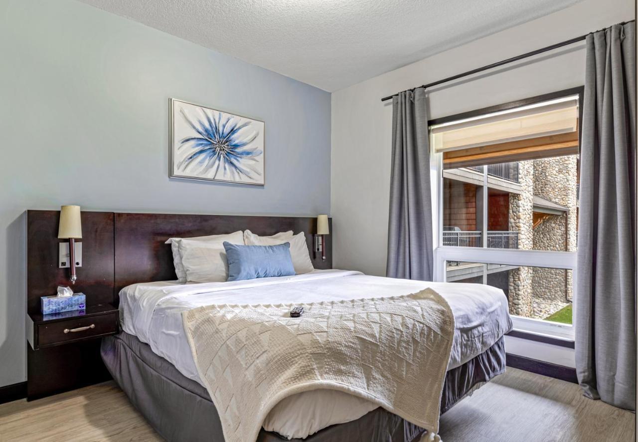 Outstanding Mountain Condo Waterslide And Hot Tub Managed By Little Sister Getaways Canmore Exteriör bild