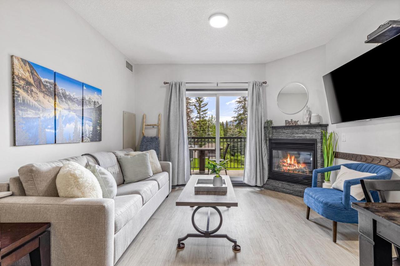 Outstanding Mountain Condo Waterslide And Hot Tub Managed By Little Sister Getaways Canmore Exteriör bild