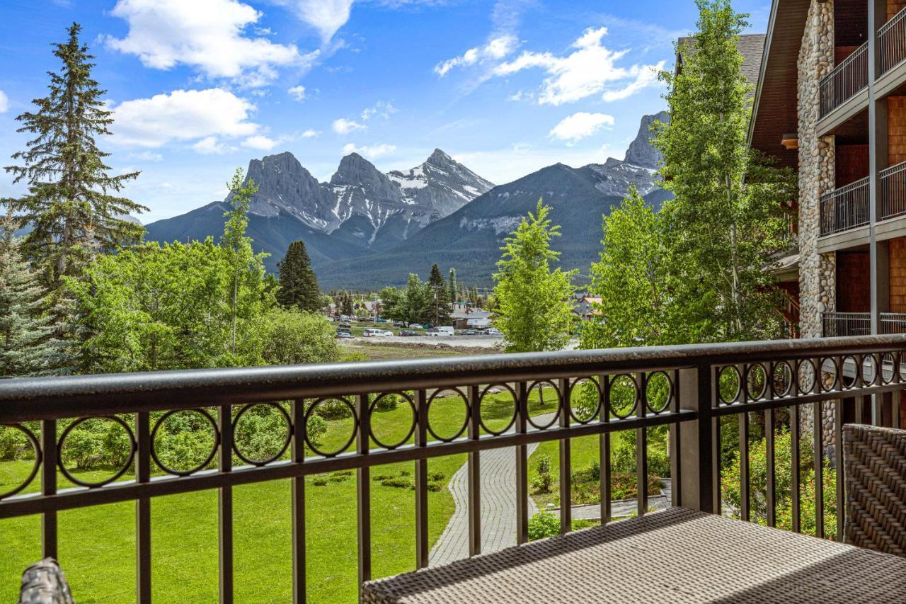 Outstanding Mountain Condo Waterslide And Hot Tub Managed By Little Sister Getaways Canmore Exteriör bild
