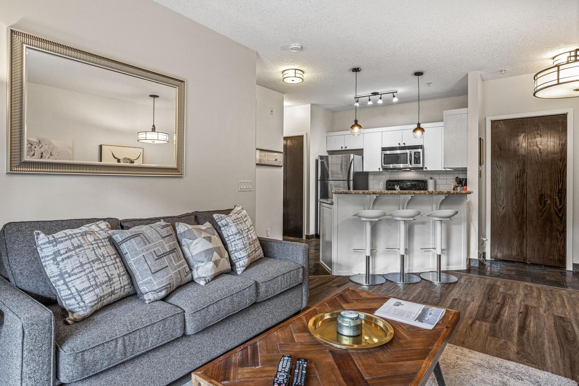 Outstanding Mountain Condo Waterslide And Hot Tub Managed By Little Sister Getaways Canmore Exteriör bild